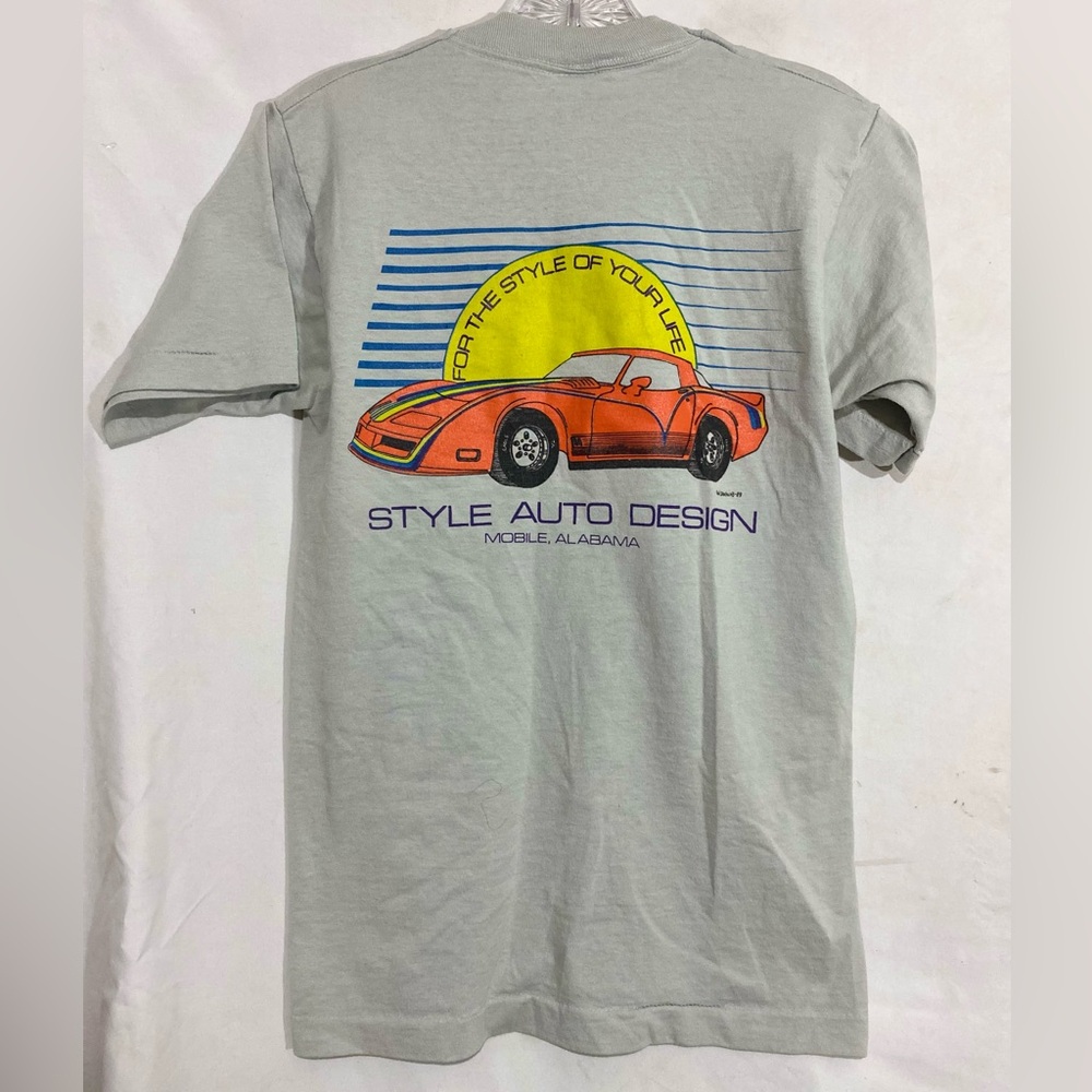 Vintage Gray Graphic Tee with Car Design